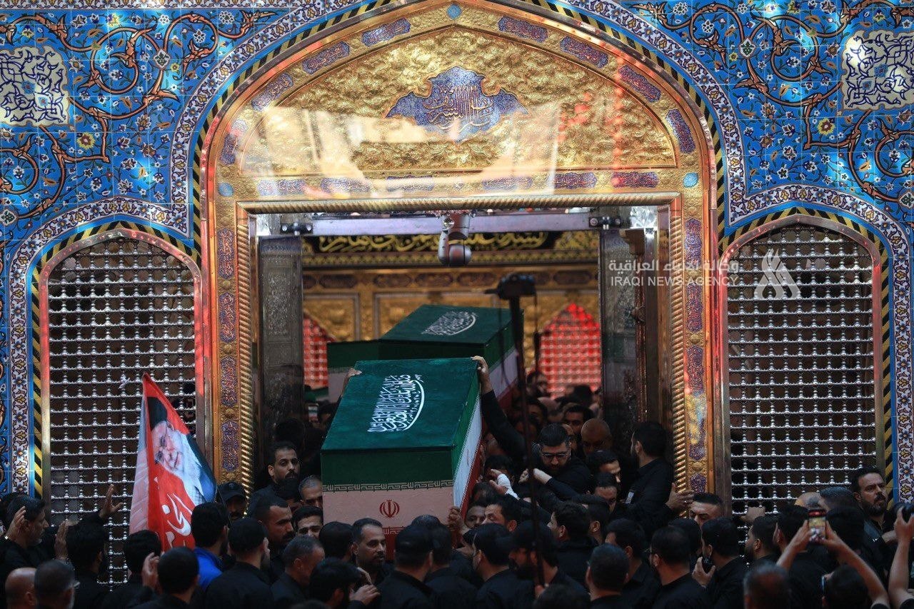وقتی که همه دنیا چشم شد و خیره به تابوتهای شهدا دوخته شد وقتی که همه دنیا چشم شد و خیره به تابوتهای شهدا دوخته شد