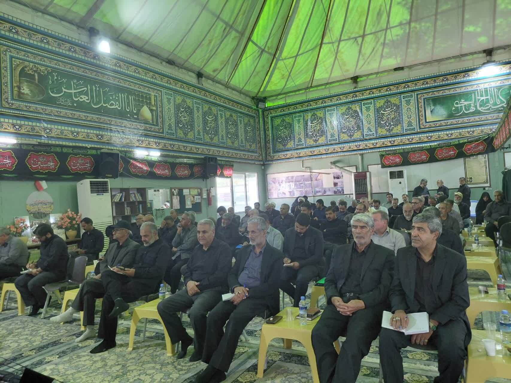 شعار سال اربعین را با مشت گره کرده رهبر شهید، سردر موکبها نصب کنیم شعار سال اربعین را با مشت گره کرده رهبر شهید، سردر موکبها نصب کنیم