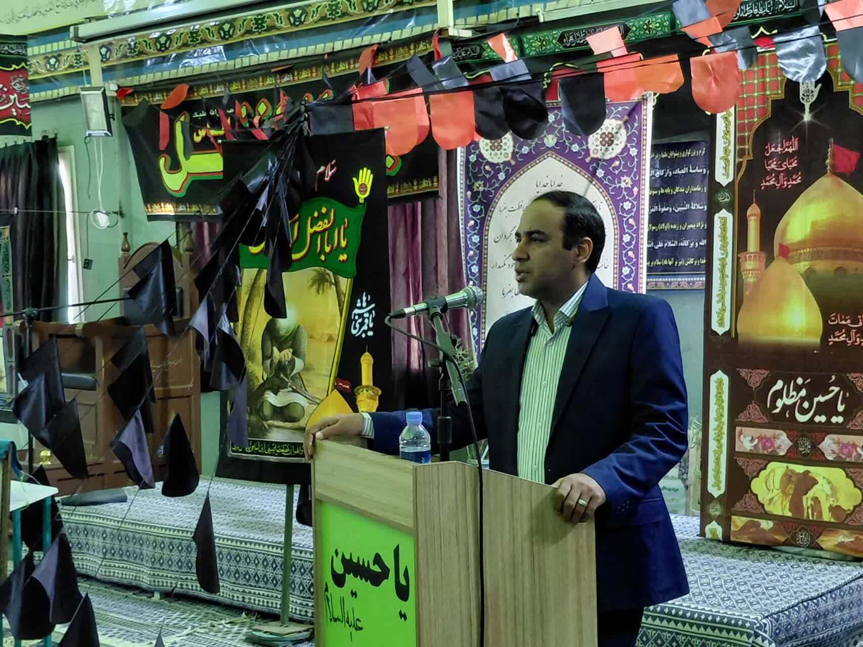 شعار سال اربعین را با مشت گره کرده رهبر شهید، سردر موکبها نصب کنیم شعار سال اربعین را با مشت گره کرده رهبر شهید، سردر موکبها نصب کنیم